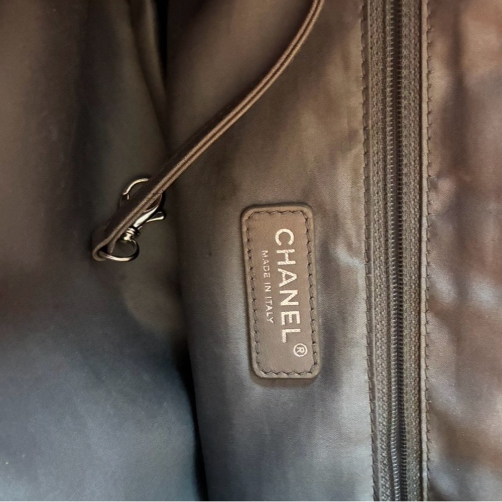 CHANEL Silver Perforated Shoulder Bag - Picture 6 of 8